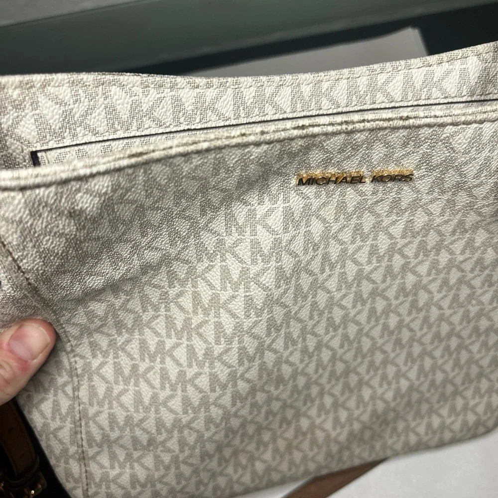 Michael Kors Jet Set Large Messenger Bag